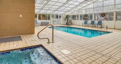 Downtown Gatlinburg ~ 5 Star ~ Modern ~ Walk Everywhere