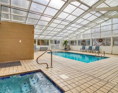 Downtown Gatlinburg ~ 5 Star ~ Modern ~ Walk Everywhere