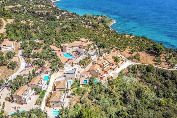 Exterior - Villa Yiannis - Two Bedroom Villa, Sleeps 4 (Koridallos)