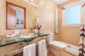 Shower, towels