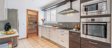 Refrigerador, microondas, horno, lavavajillas