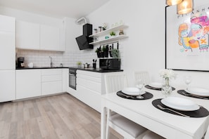Appartement, 1 chambre, balcon | Cuisine privée | Micro-ondes, lave-vaisselle, cafetiÚre/bouilloire