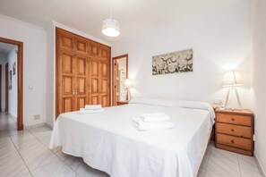 6 bedrooms, WiFi, bed sheets