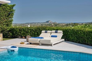 Pool - Sun Villa View - Three Bedroom Villa, Sleeps 7 (Lithakia)