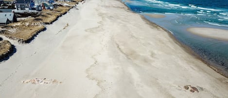 På stranden