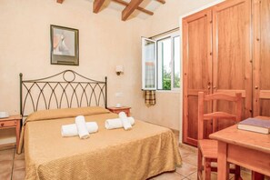 3 bedrooms, WiFi, bed sheets - Son Fonoll - Three Bedroom Villa, Sleeps 6 (Cap d'Artrutx)
