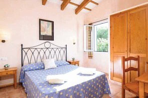 3 bedrooms, WiFi, bed sheets