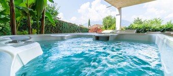Villa Alvarium - Moderne Architektur mit Großen Räumen und Designer Ausstattung