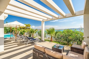 Terrace/patio - Bay View II - Three Bedroom Villa, Sleeps 6 (Agios Sostis)