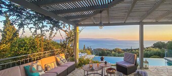 Mounda Beach Villa - Four Bedroom Villa, Sleeps 7