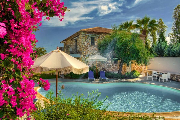 Pool - Villa Archontiko - Three Bedroom Villa, Sleeps 6 (Ionian Islands)