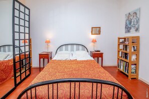 3 camere, una scrivania, ferro/asse da stiro, Wi-Fi gratuito