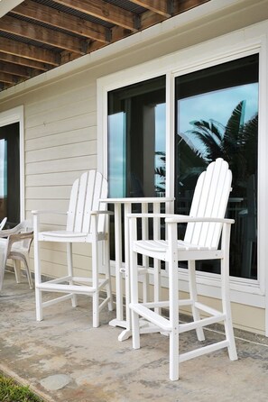Terrace/patio - Ocean Front Beach Den -near Mayo Clinic (Jacksonville Beach)