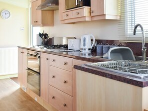 Cookware/dishes/utensils