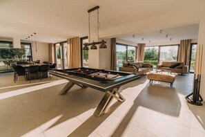 Games room - Villa Santa Barbara- vacation for the whole family (Privlaka)