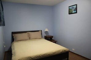 3 bedrooms - COZY – HOMEY AIRBNB (entire main floor 3brms) (Calgary)