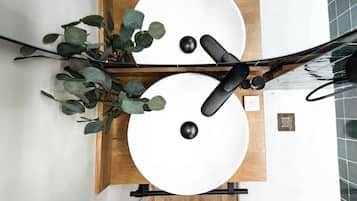 舒適雙床房 | 浴室 | 免費盥洗用品