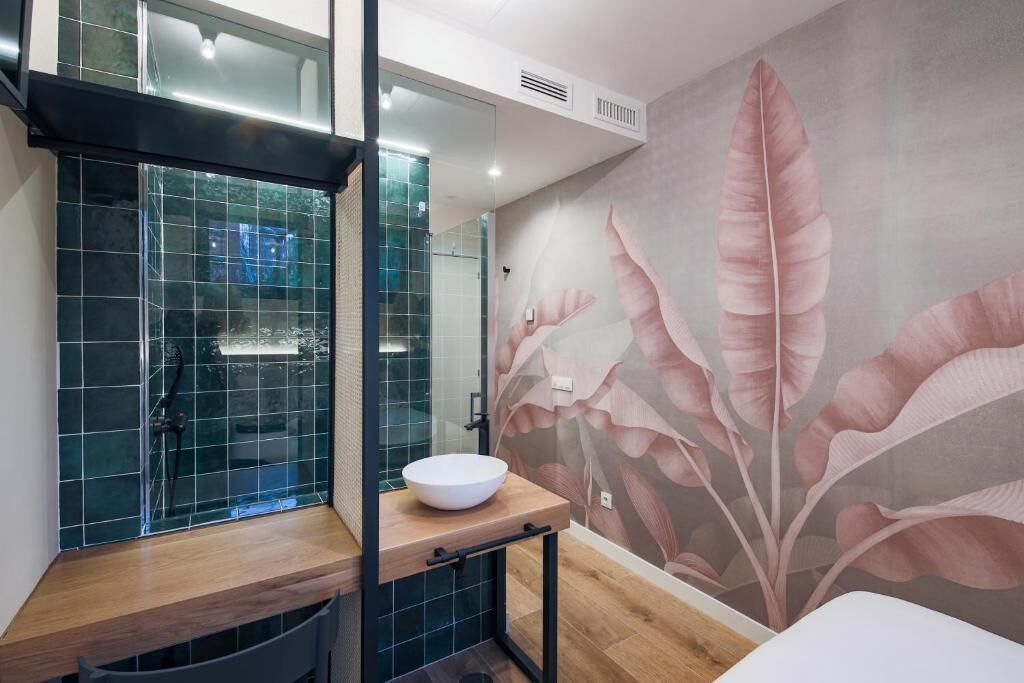 舒適雙人房 | 浴室 | 淋浴設備、免費盥洗用品、吹風機、毛巾