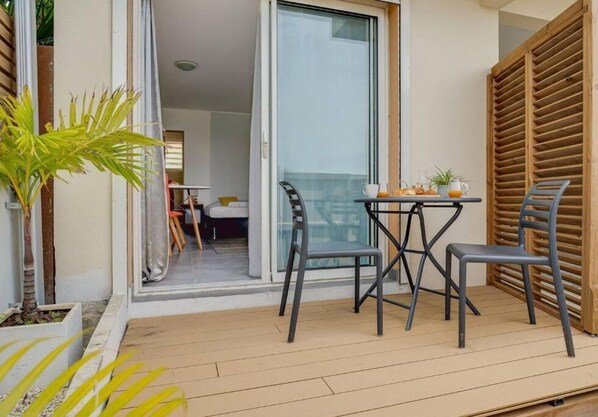 Outdoor dining - Studio Centre Ville - Vue mer ! (Saint-Pierre)