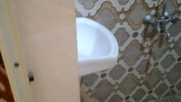 Toallas, jabón, papel de baño