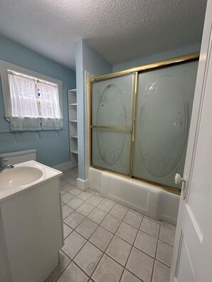 Hårføner og håndklær