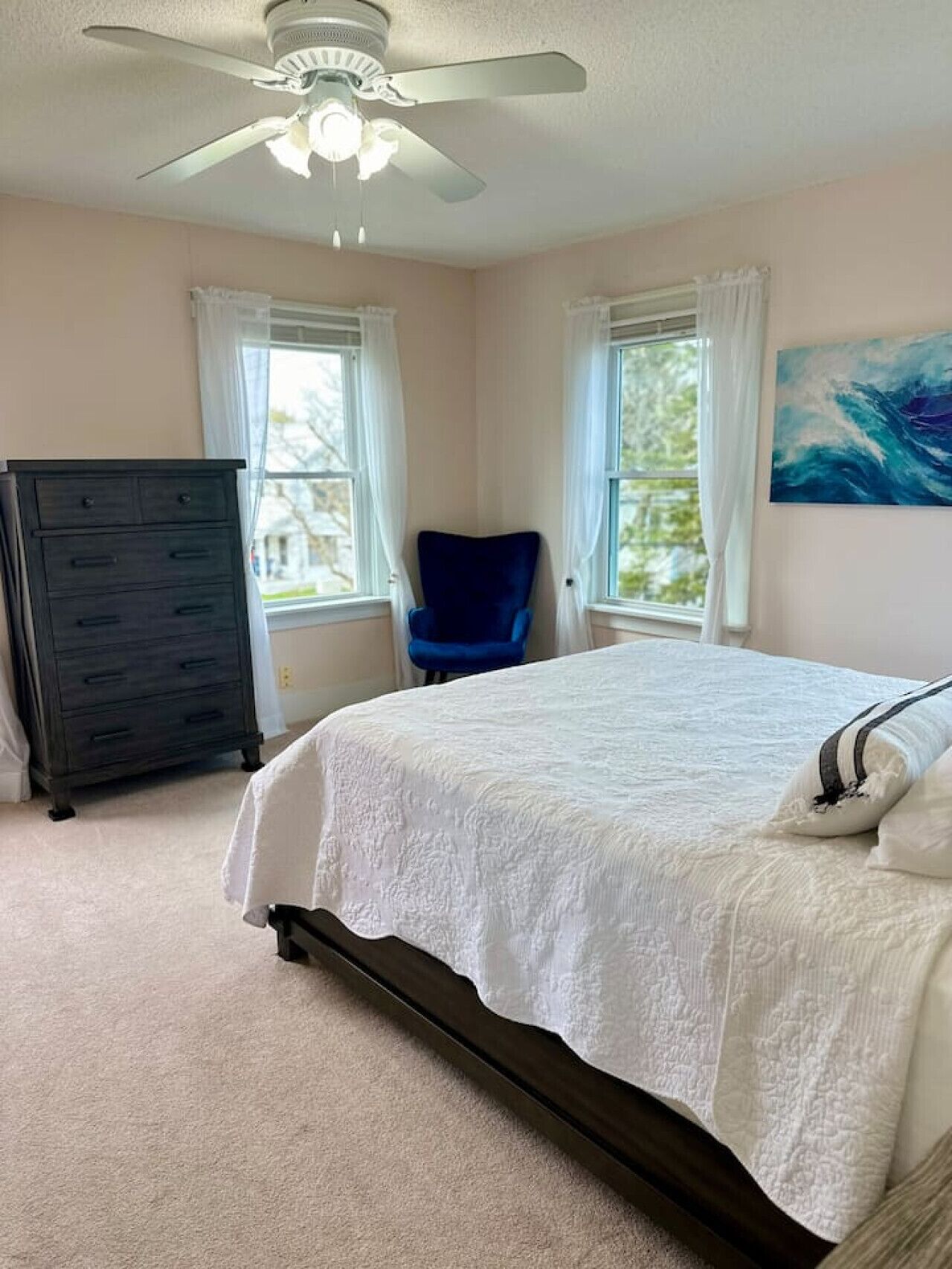 3 habitaciones, escritorio, tabla de planchar con plancha y wifi gratis 