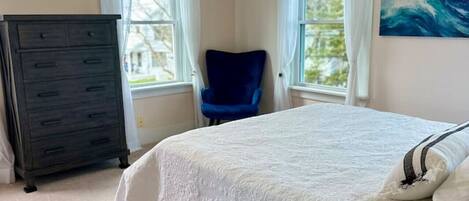 3 habitaciones, escritorio, tabla de planchar con plancha y wifi gratis