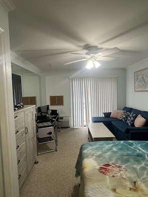 TV - Condo
Coastal Studio, balcony, kitchenette, pool, & on-site w/d - walk to beach  (Ocean City)