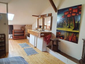 1 chambre, fer et planche à repasser, Wi-Fi, draps fournis