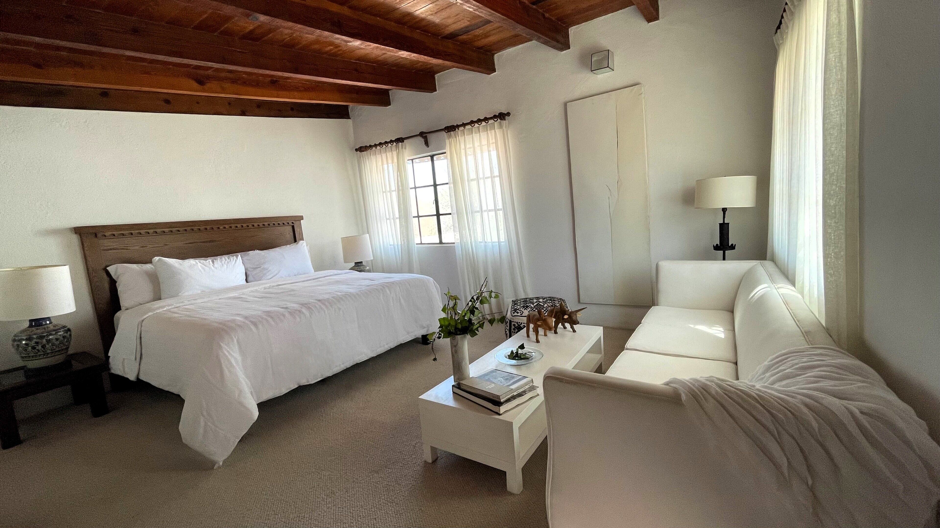 Suite Junior Doble | 1 bedroom, iron/ironing board, free WiFi, bed sheets