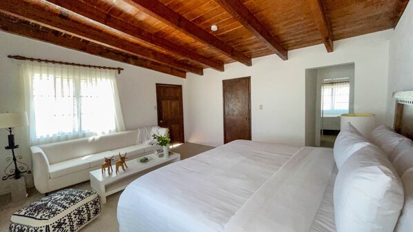 Suite Junior Doble | 1 bedroom, iron/ironing board, free WiFi, bed sheets