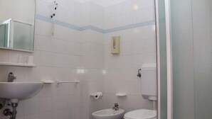 In-room safe, desk, WiFi (free), individually decorated - Hotel Nautic (Cesenatico)