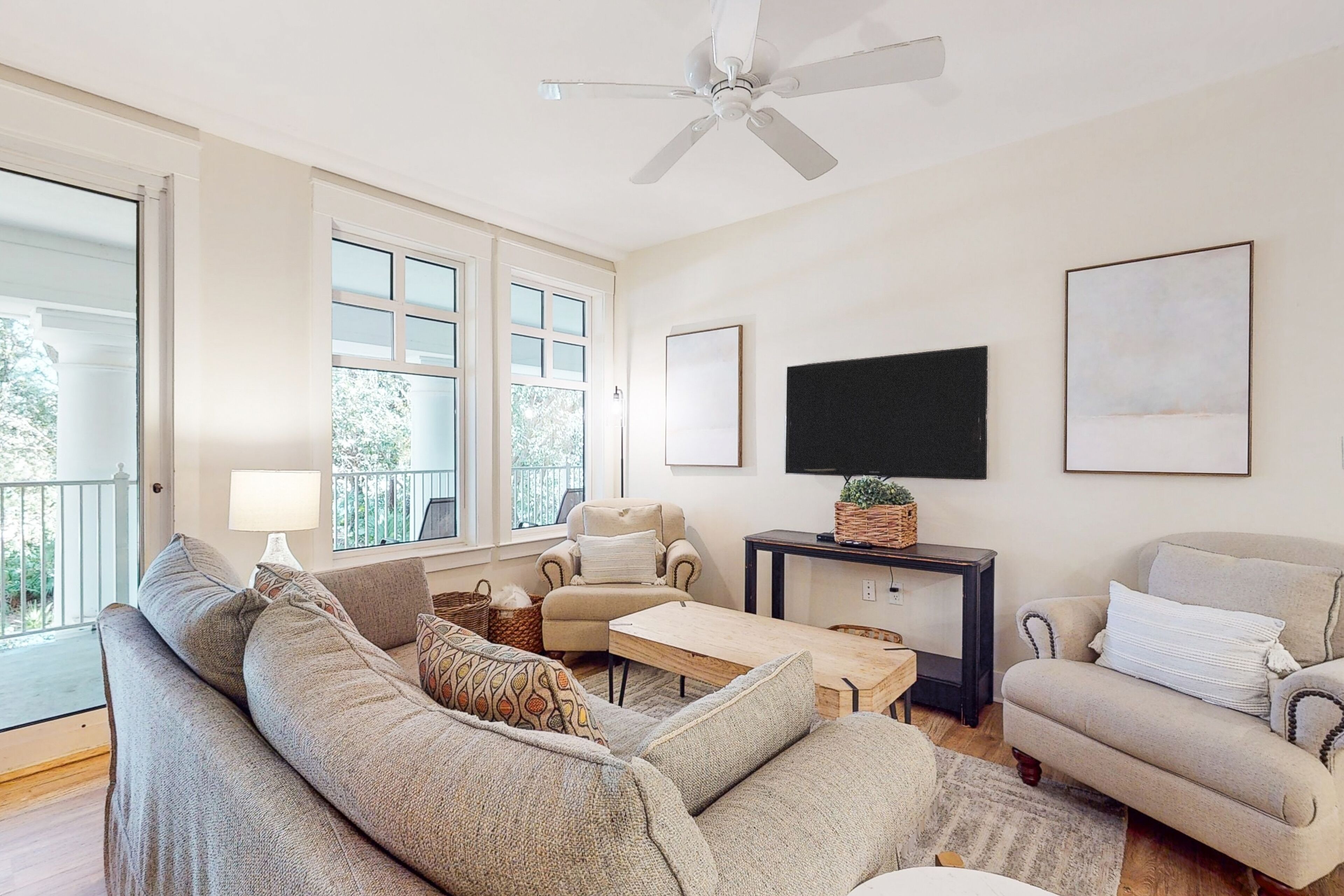 Baytowne Wharf condos with resort pool, golf course, hot tub, tennis, & gym