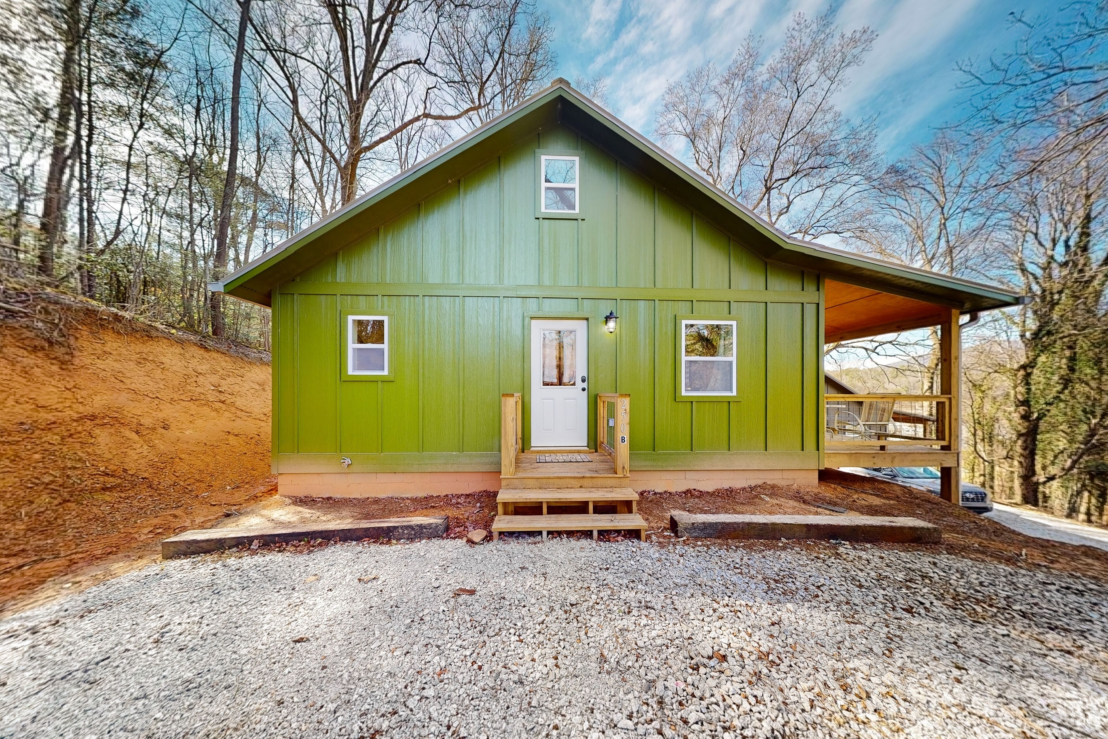 Beautiful mountain cabin with amazing views, covered porch, & kitchen