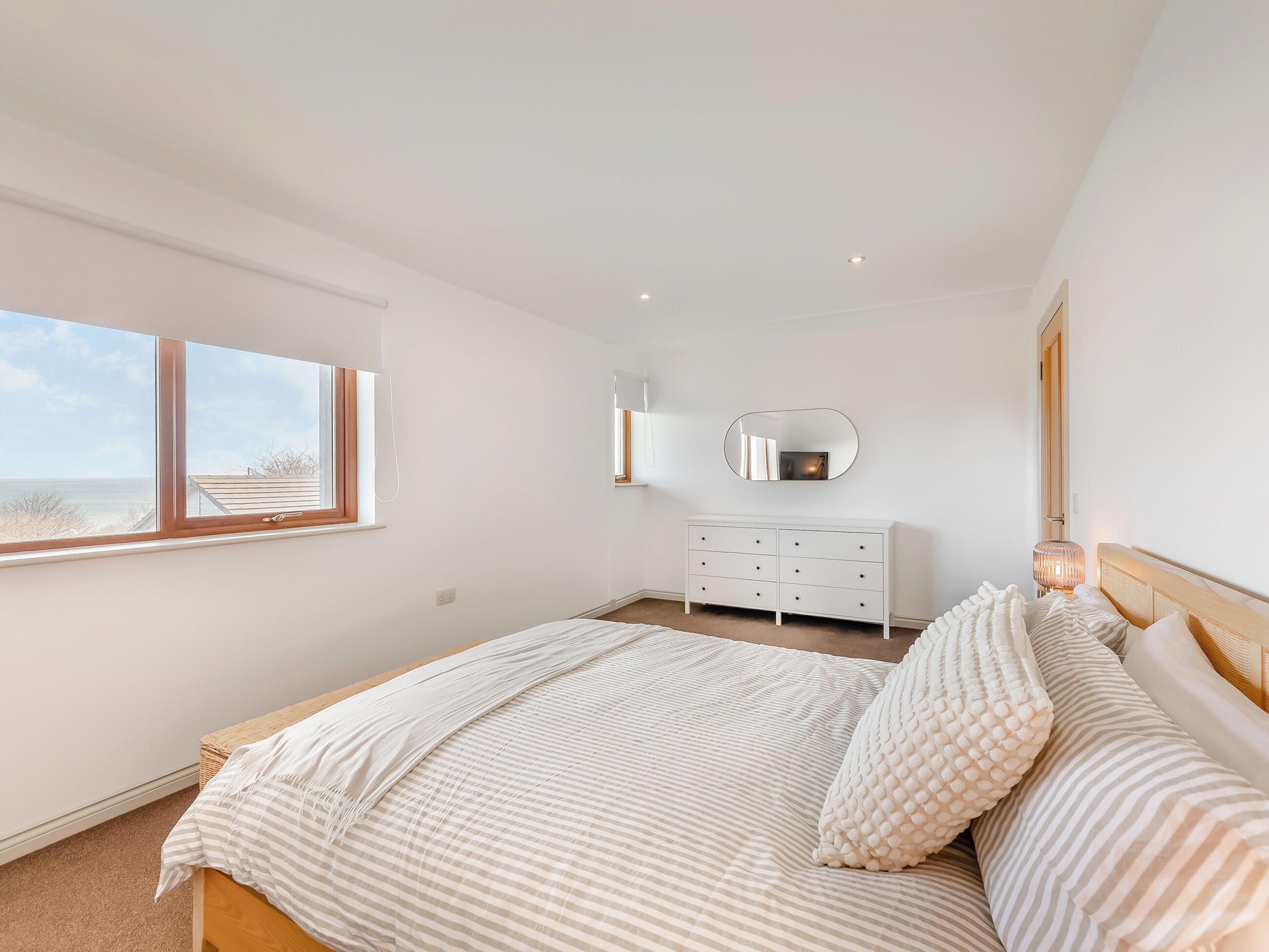 5 bedrooms, free WiFi, bed sheets, wheelchair access