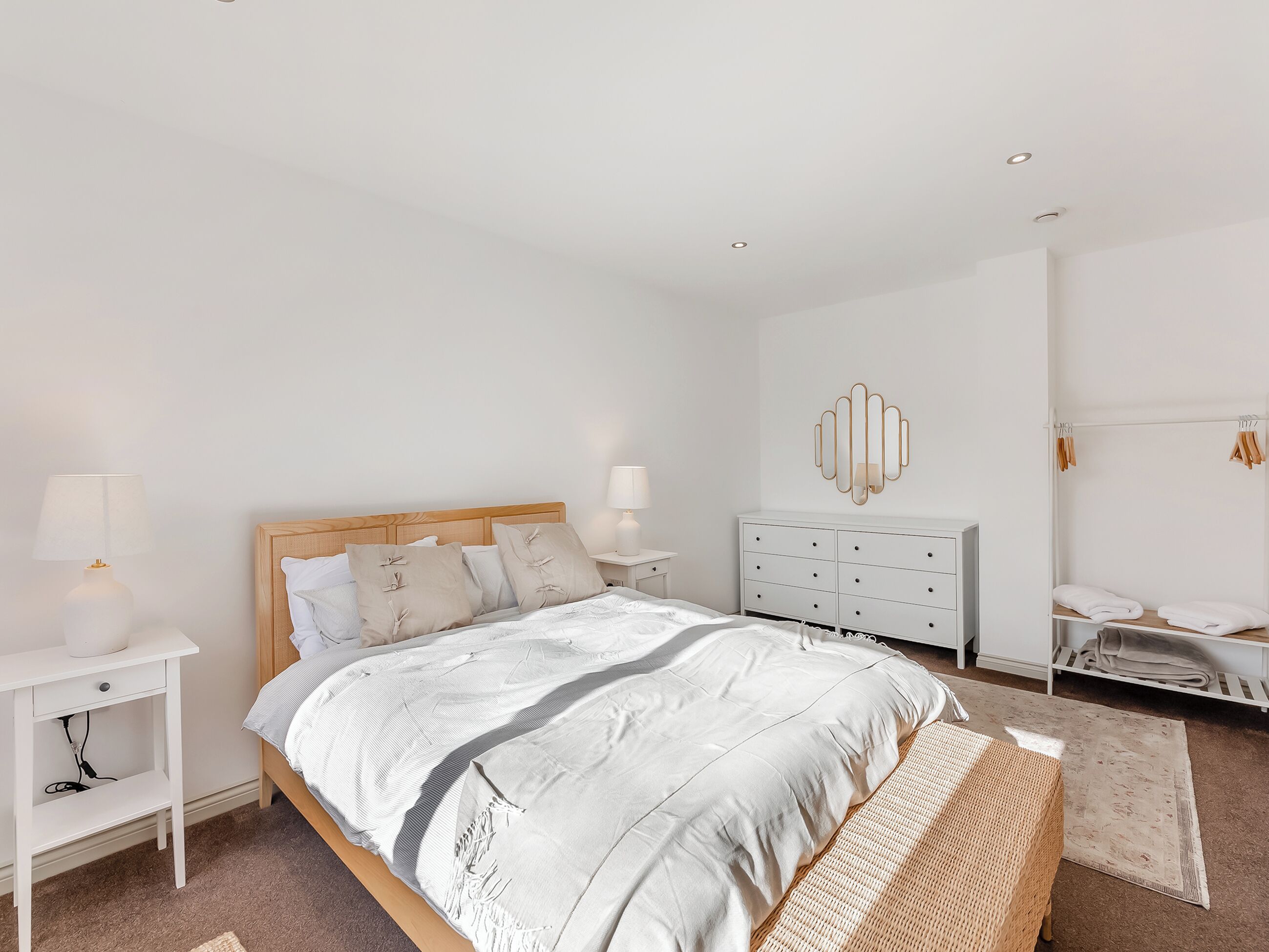 5 bedrooms, free WiFi, bed sheets, wheelchair access