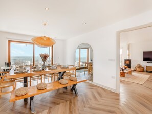 Dining - 5 bedroom accommodation in Berwick-Upon-Tweed (Berwick-Upon-Tweed)