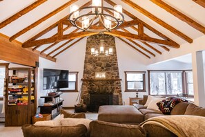 Smart TV, fireplace, DVD player, books