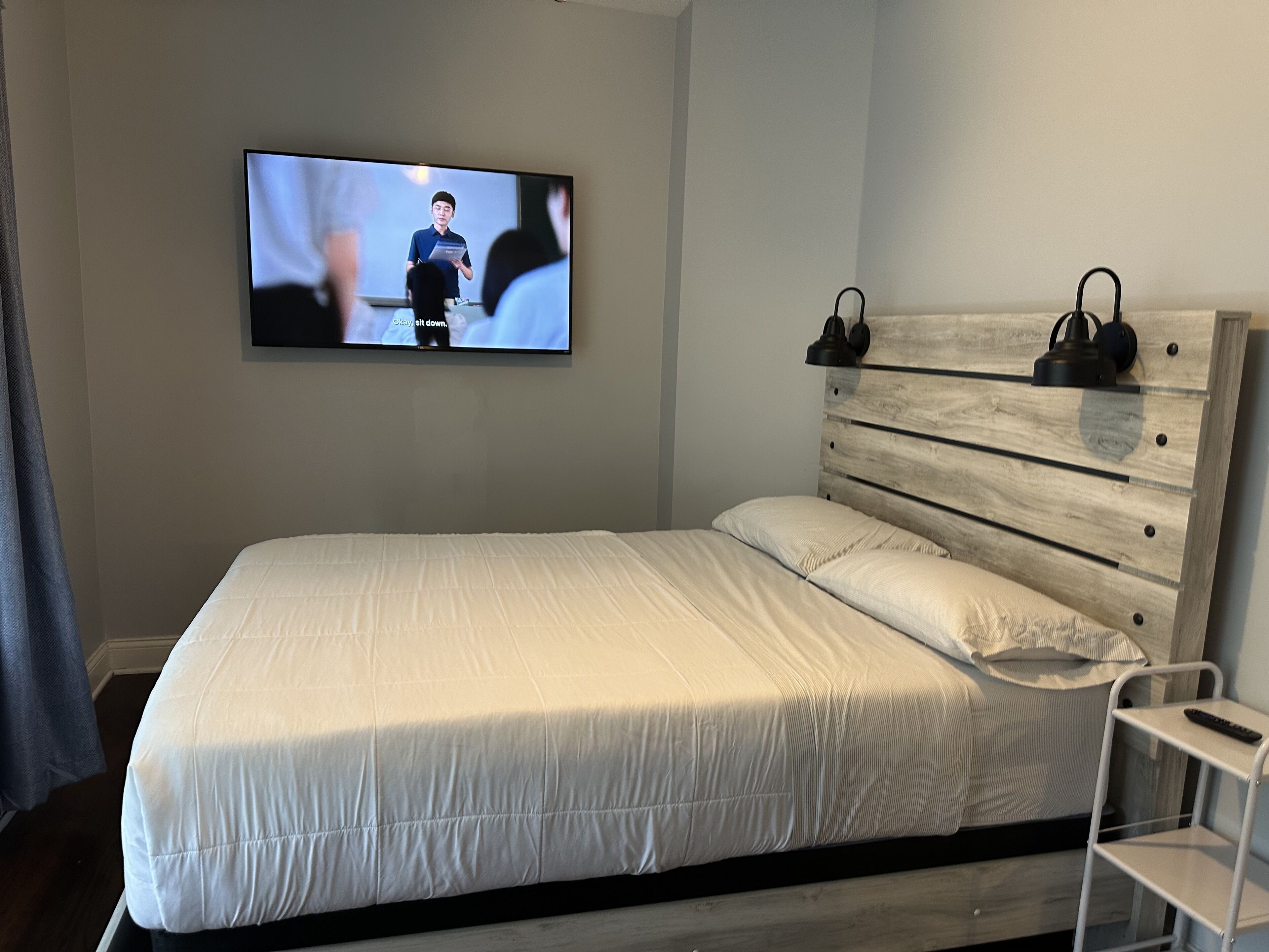 4 bedrooms, iron/ironing board, free WiFi, bed sheets