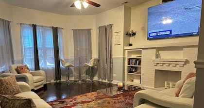 420 at Cheltenham 4BR