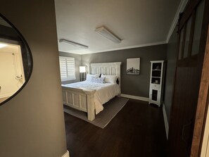 3 bedrooms, desk, WiFi, bed sheets - Mountain Lakes Lodge - Sleeps 11, 2 King beds, 3 Double Beds, Futon, 3 Bathrooms (Scottsboro)