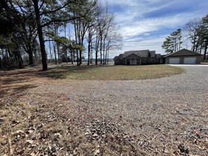 Property grounds - Mountain Lakes Lodge - Sleeps 11, 2 King beds, 3 Double Beds, Futon, 3 Bathrooms (Scottsboro)