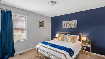 3 bedrooms, in-room safe, desk, iron/ironing board