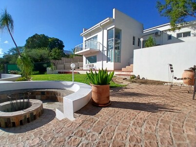 Villa Saffier is a cozy and safe apartment in Eros Park in Windhoek, Namibia.
.