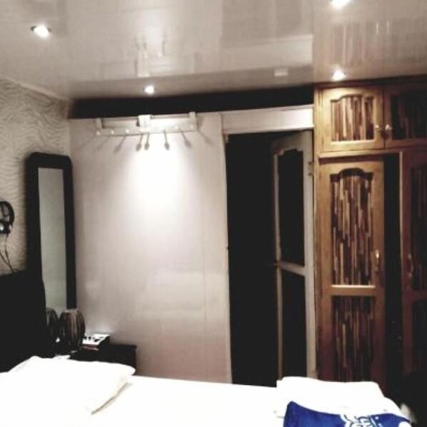 1 chambre, fer et planche à repasser, Wi-Fi, draps fournis