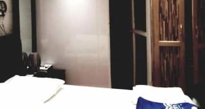 A cozy apartment in a quiet location .
5 minute drive to Lumley Beach.