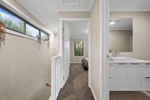 Interior - Peaceful and Private Modern Townhouse - Steps from Sovereign Hill & Lake Esmond (Golden Point)