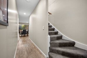 Interior - Peaceful and Private Modern Townhouse - Steps from Sovereign Hill & Lake Esmond (Golden Point)