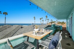 Outdoor dining - 706 S Pacific Unit C · Steps From Beach, Panoramic Ocean Views & Parking (Oceanside)