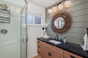 Hair dryer, towels - 706 S Pacific Unit C · Steps From Beach, Panoramic Ocean Views & Parking (Oceanside)